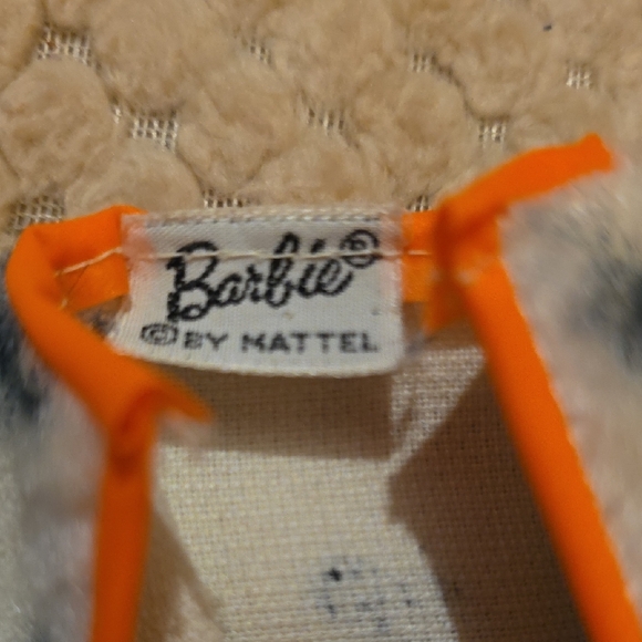 Stylish Black and Cream Faux Fur Coat and Skirt Set with Orange Sweater - Picture 4 of 4